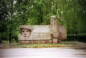 Это Памятник Ф.Полетаеву