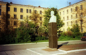 Это Памятник А.С.Попову